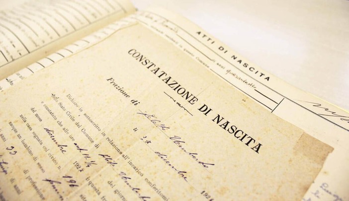Il doppio cognome aumenta la parità tra uomo e donna. “In nome del padre e della madre”, un convegno per spiegare la sentenza Il doppio cognome aumenta la parità tra uomo e donna. “In nome del padre e della madre”, un convegno per spiegare la sentenza