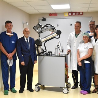 Al San Martino un nuovo esoscopio robotizzato: tecnologia d'avanguardia per la chirurgia otorinolaringoiatrica Al San Martino un nuovo esoscopio robotizzato: tecnologia d'avanguardia per la chirurgia otorinolaringoiatrica