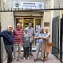Alcuni dei membri del direttivo dell'Università Popolare Sestrese di fronte alla loro sede