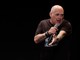 &quot;Non è uno scherzo&quot;, Daniele Raco arriva al teatro Duse con uno spettacolo benefico