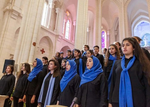 Il coro Amwaj nel cortile di Palazzo Tursi nell'ambito dei Rolli Day