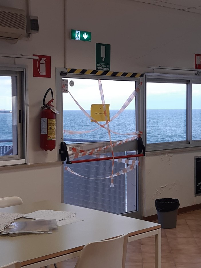 Voltri, la biblioteca 'Benzi' ancora senza scale: una storia infinita