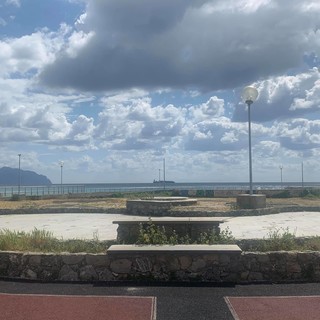 Sturla, i bambini tornano a giocare nei giardini sopra il depuratore Sturla, i bambini tornano a giocare nei giardini sopra il depuratore
