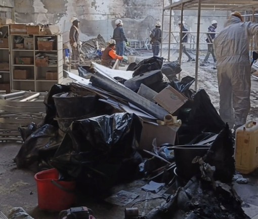 Sestri Ponente, parla l’imprenditore del capannone distrutto: “Trent’anni di lavoro in fumo in pochi minuti”