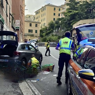 Tragedia a Borgoratti, donna muore travolta da un’auto posteggiata senza freno a mano