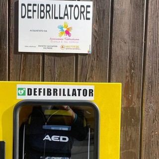 Il defibrillatore installato dalla Associazione Fabbrichiamo
