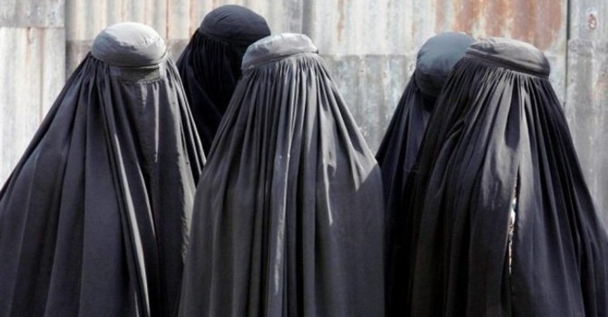 Le donne che indossano il burqa integrale sono sempre più frequenti anche nelle nostre città Le donne che indossano il burqa integrale sono sempre più frequenti anche nelle nostre città