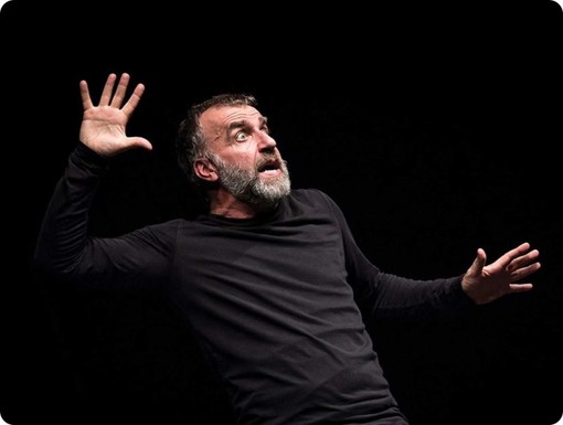 Il "Mistero Buffo" di Dario Fo torna in scena con la recitazione di Ugo Dighero