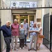 Alcuni dei membri del direttivo dell'Università Popolare Sestrese di fronte alla loro sede Alcuni dei membri del direttivo dell'Università Popolare Sestrese di fronte alla loro sede