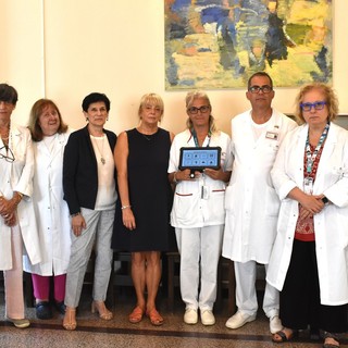 San Martino, donato un dispositivo che consente ai pazienti della Terapia Intensiva post-operatoria di comunicare San Martino, donato un dispositivo che consente ai pazienti della Terapia Intensiva post-operatoria di comunicare