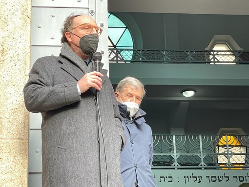 Elezioni comunali, è già iniziata la campagna elettorale, sui social piovono gli attacchi del centrodestra a Dello Strologo