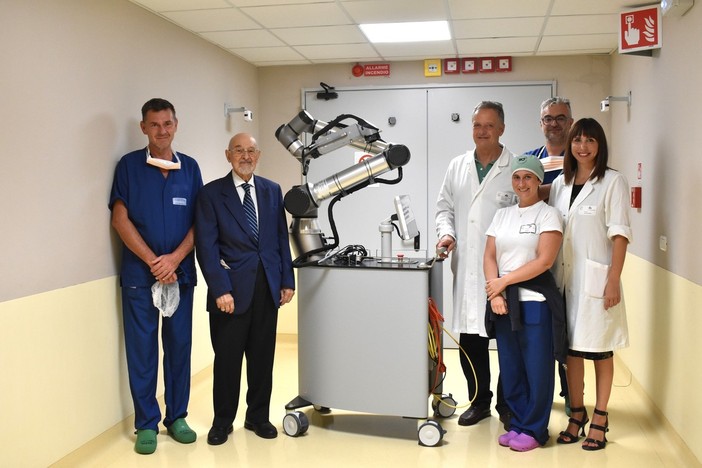 Al San Martino un nuovo esoscopio robotizzato: tecnologia d'avanguardia per la chirurgia otorinolaringoiatrica Al San Martino un nuovo esoscopio robotizzato: tecnologia d'avanguardia per la chirurgia otorinolaringoiatrica