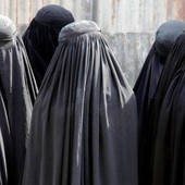 Le donne che indossano il burqa integrale sono sempre più frequenti anche nelle nostre città