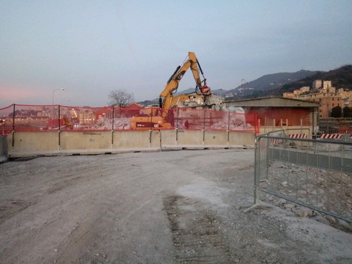 Bucci su Facebook: "Demolita la pila 9 di ponte Morandi!!!"