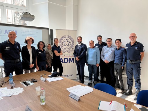 Funzionari delle dogane malesi, indonesiane, tailandesi e delle Nazioni Unite ospiti nel Porto di Genova