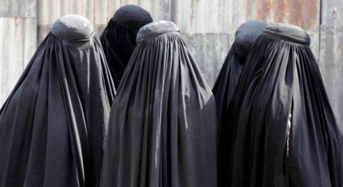 Le donne che indossano il burqa integrale sono sempre più frequenti anche nelle nostre città Le donne che indossano il burqa integrale sono sempre più frequenti anche nelle nostre città