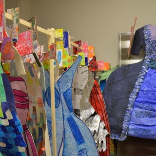 "Dress Up Dolls e Quadri in Viaggio" colora via Cairoli con la fantasia di 30 ragazzi con disabilità intellettiva