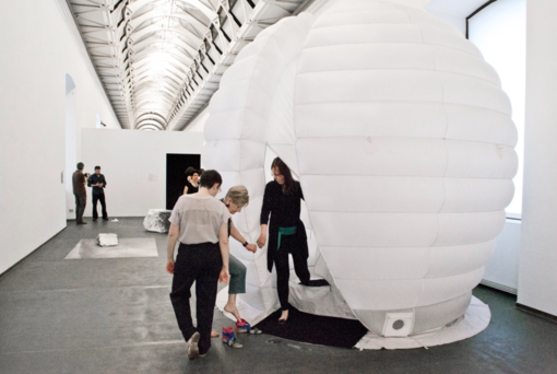 Dust of Dreams, a Palazzo Ducale un'installazione che esplora la vita onirica delle persone