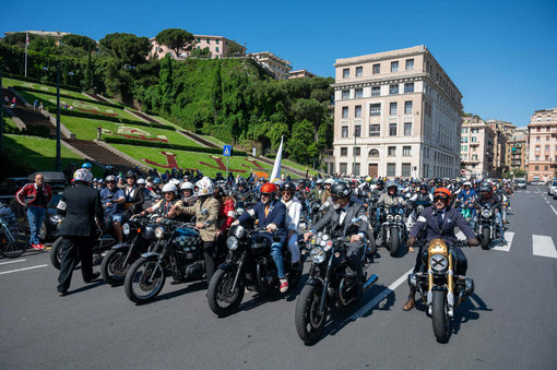 Moto d’epoca e abiti vintage per beneficienza: torna la sfilata benefica del Distinguished Gentleman’s Ride