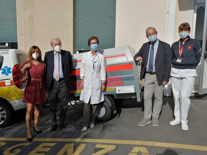 Donato da Banca Passadore &amp; C. al Servizio 118 Genova un nuovo carrello a rimorchio per l’emergenza sanitaria Covid-19