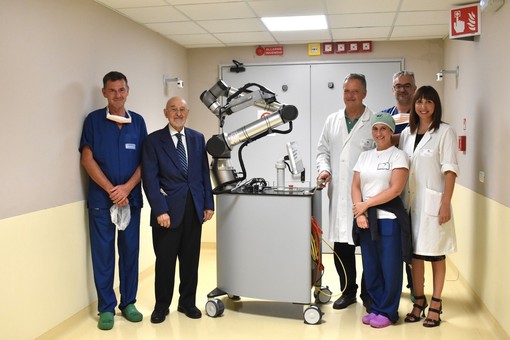 Al San Martino un nuovo esoscopio robotizzato: tecnologia d'avanguardia per la chirurgia otorinolaringoiatrica Al San Martino un nuovo esoscopio robotizzato: tecnologia d'avanguardia per la chirurgia otorinolaringoiatrica