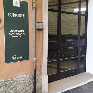 Investimenti Amiu per la raccolta differenziata, due nuovi ecopunti a Sampierdarena (FOTO)