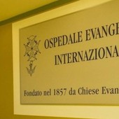 L'ingresso dell'Ospedale San Carlo di Voltri, gestito dal 2011 dall'Evangelico L'ingresso dell'Ospedale San Carlo di Voltri, gestito dal 2011 dall'Evangelico