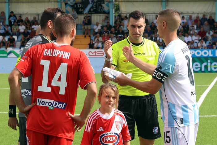 Entella, al posto dei gagliardetti arrivano le statuette firmate Alessandro Piano