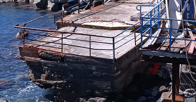 La piattaforma degli ormai ex Bagni Roma a Pegli La piattaforma degli ormai ex Bagni Roma a Pegli
