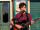La musica che ci gira intorno - Ema, il sogno dei vent’anni per le strade del mondo: “La musica è condivisione, non rumore”
