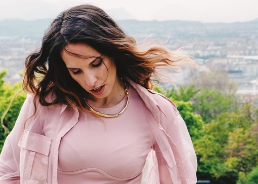 Elena Ventura pubblica il suo secondo singolo: "Sei vento" Elena Ventura pubblica il suo secondo singolo: "Sei vento"