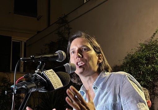 Elly Schlein in piazza Don Gallo