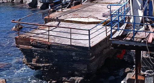 La piattaforma degli ormai ex Bagni Roma a Pegli
