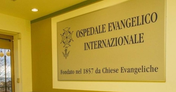 L'ingresso dell'Ospedale San Carlo di Voltri, gestito dal 2011 dall'Evangelico L'ingresso dell'Ospedale San Carlo di Voltri, gestito dal 2011 dall'Evangelico