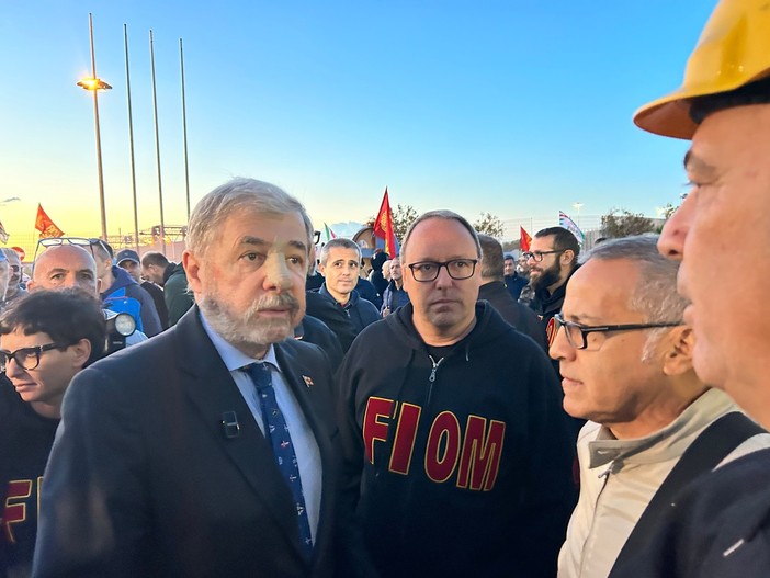 Ex Ilva, Bucci: “L’obiettivo è far continuare a lavorare Genova
