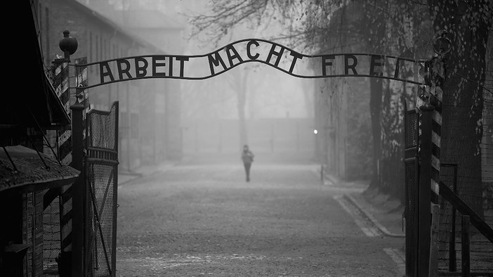 “Fatti non foste a viver come bruti”: il reading per il Giorno della Memoria