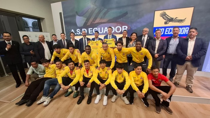 Calcio come integrazione, ASD Ecuador porta in campo 30 giovani: "Genova è da sempre una città aperta al mondo" Calcio come integrazione, ASD Ecuador porta in campo 30 giovani: "Genova è da sempre una città aperta al mondo"