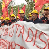 Ex Ilva, lavoratori in protesta a Roma: “Basta cassa integrazione” (Foto e Video)