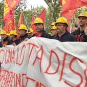 Ex Ilva, lavoratori in protesta a Roma: “Basta cassa integrazione” (Foto e Video)