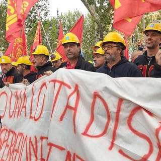 Ex Ilva, lavoratori in protesta a Roma: “Basta cassa integrazione” (Foto e Video)