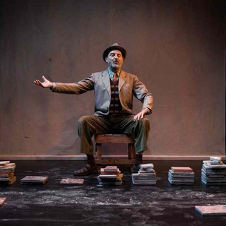 L’urlafischio di libertà, Enrico Ianniello porta il ‘prodigio’ Isidoro sul palco del Modena