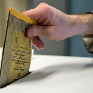 Elezioni, dopo il pasticcio di maggio il comune corre ai ripari: assistenza remota ai seggi