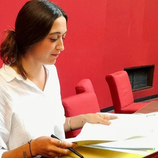 Violentata a 12 anni, il gip archivia l’inchiesta dopo la denuncia della consigliera Ghio: “Fatti prescritti”