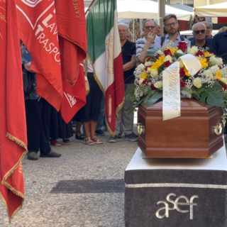 Sampierdarena, l’ultimo abbraccio a Gianfranco Angusti: “Diceva sempre: conta più il noi che l’io” (Video) Sampierdarena, l’ultimo abbraccio a Gianfranco Angusti: “Diceva sempre: conta più il noi che l’io” (Video)