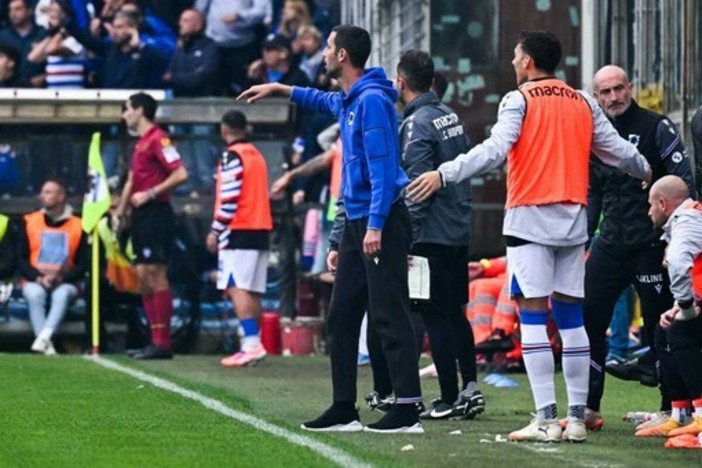 Sampdoria, acqua fin sopra le orecchie dopo il ko di Venezia. Foti: "Primo tempo che fa male al cuore, bottino fin qui inaccettabile" Sampdoria, acqua fin sopra le orecchie dopo il ko di Venezia. Foti: "Primo tempo che fa male al cuore, bottino fin qui inaccettabile"