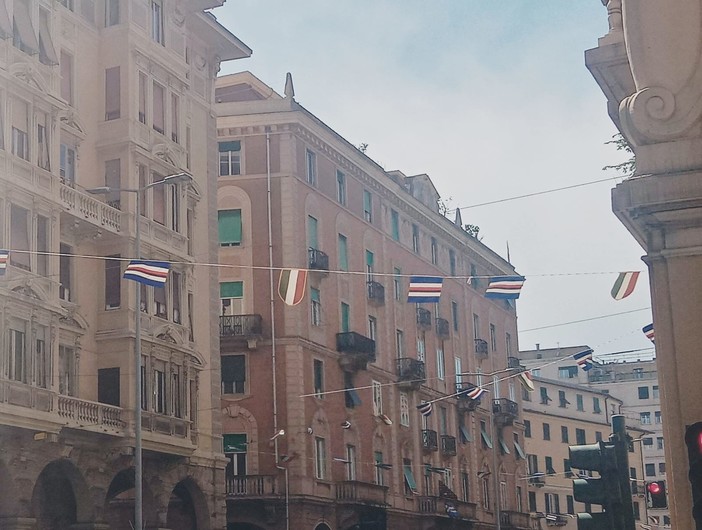 Via Cantore è blucerchiata: Sampierdarena onora la ‘sua’ Samp e la favola che scrisse 30 anni fa con lo scudetto. “La squadra è nata qui”