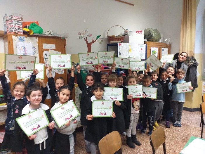 Il premio Enegan per la campagna "Elio e i Cacciamostri" alla scuola Oberto Foglietta di Sestri Il premio Enegan per la campagna "Elio e i Cacciamostri" alla scuola Oberto Foglietta di Sestri