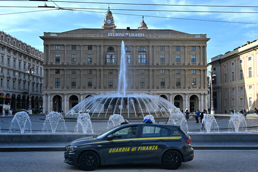 Toti sotto torchio per quattro ore nella caserma della Guardia di Finanza