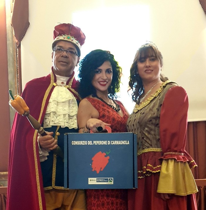 Riprende LIVE.IT in diretta dalla Fiera del Peperone di Carmagnola Riprende LIVE.IT in diretta dalla Fiera del Peperone di Carmagnola