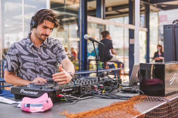 "Fish &amp; Djs", venerdì 4 luglio musica house e aperitivo alla Darsena